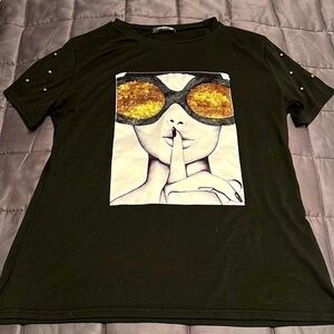 EUC Women's Short Sleeve Tee with Sequin Graphics Woman in Sunglasses -